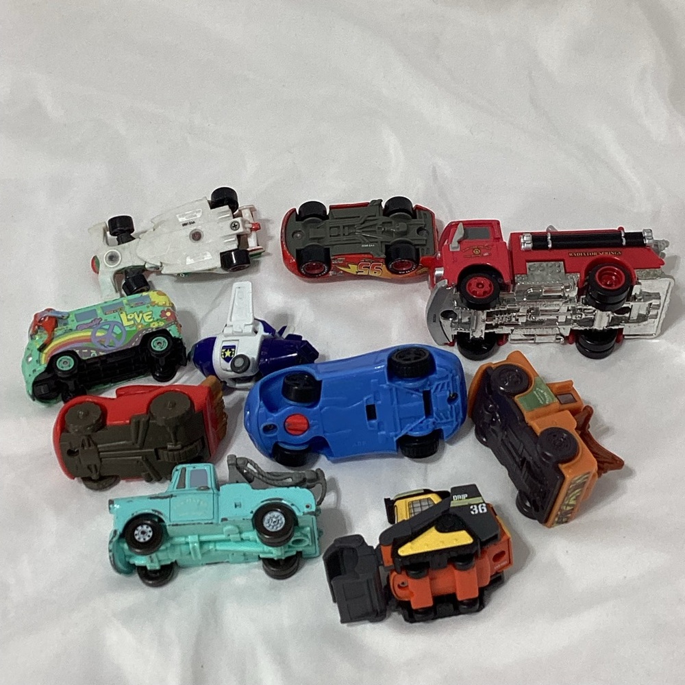 Disney Cars Movie Cars Lot lightning McQueen Mater Fillmore VW Francesco
Lot AA - Picture 5 of 8
